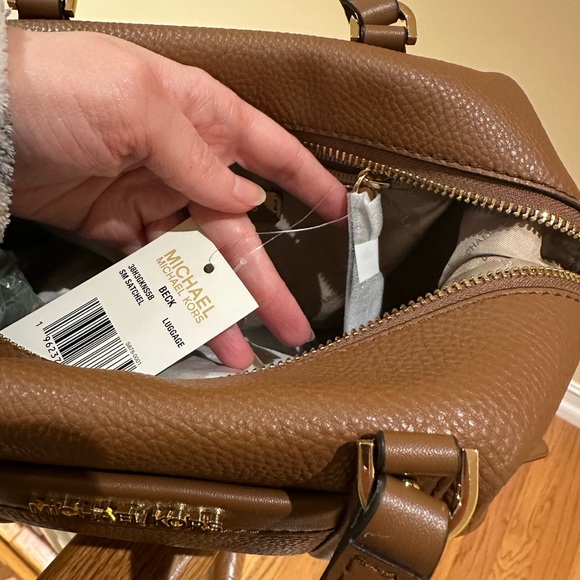 Michael Kors small “beck” satchel/ crossbody - Picture 9 of 10